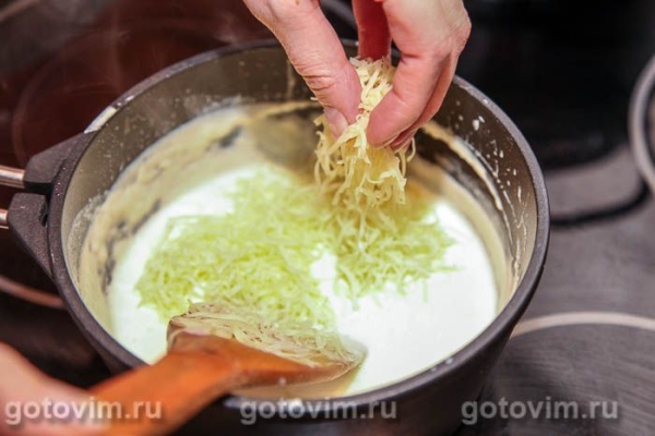 Мидии под соусом морнэ