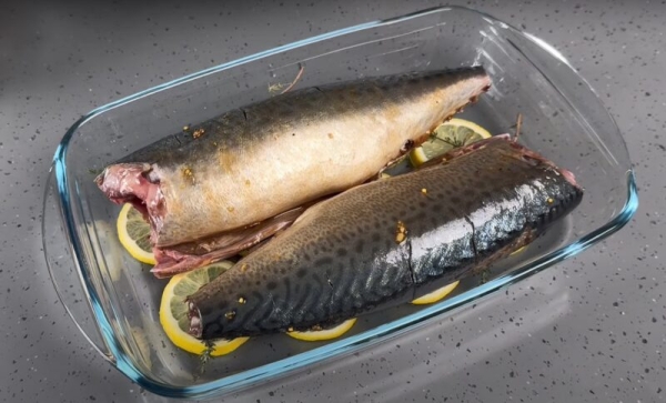 Запечённая скумбрия. Простой рецепт для духовки: неповторимый вкус и аромат Запечённая скумбрия. Простой рецепт для духовки: неповторимый вкус и аромат
