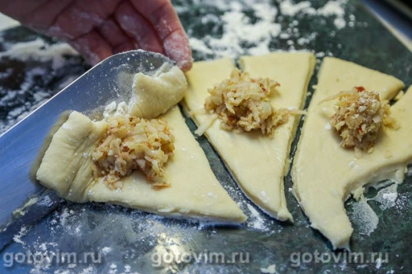 Рогалики с яблоками и орехами из теста на кефире Рогалики с яблоками и орехами из теста на кефире