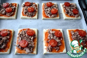 Слойки с консервированным тунцом