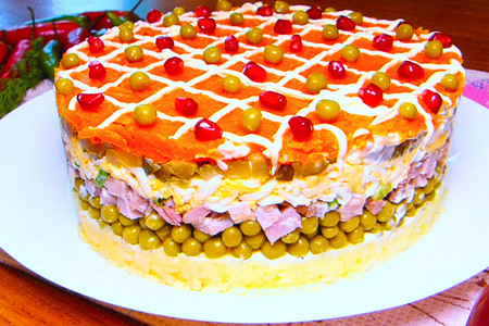 Слоеный салат со свнининой Слоеный салат со свнининой