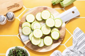 Кабачки в кляре с чесноком