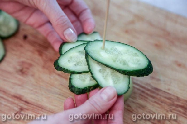 Елочка из огурцов Елочка из огурцов