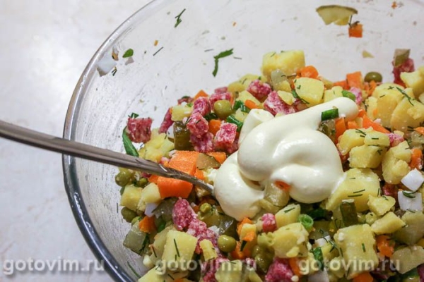 Оливье с копченой колбасой Оливье с копченой колбасой