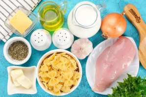 Фарфалле с курицей в сливочном соусе Фарфалле с курицей в сливочном соусе