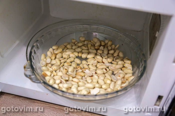 Хрустящий жареный арахис с хмели‑сунели в микроволновке