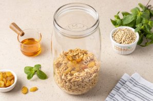 Квас овсяный с медом и изюмом Квас овсяный с медом и изюмом