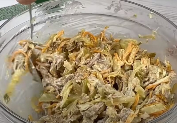 Всегда готовили на праздники в советское время. Салат «Обжорка», очень вкусный и сытный Всегда готовили на праздники в советское время. Салат «Обжорка», очень вкусный и сытный