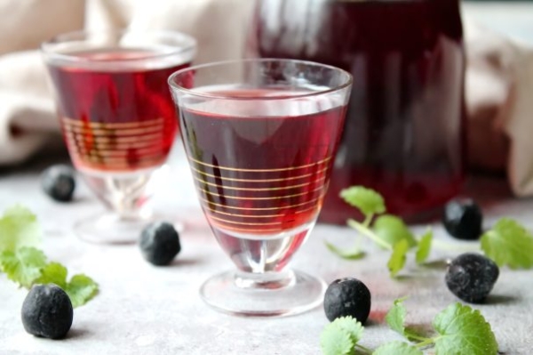 Настойка из смородинового варенья Настойка из смородинового варенья