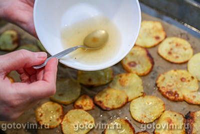 Картофель, запеченный с уксусом и бульоном Картофель, запеченный с уксусом и бульоном