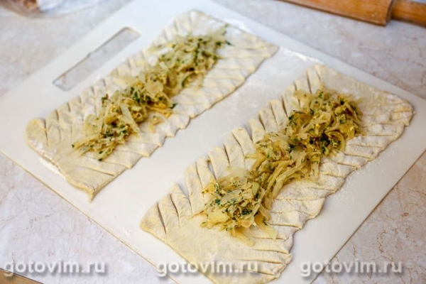 Пирог с капустой и лососем из готового слоеного теста Пирог с капустой и лососем из готового слоеного теста