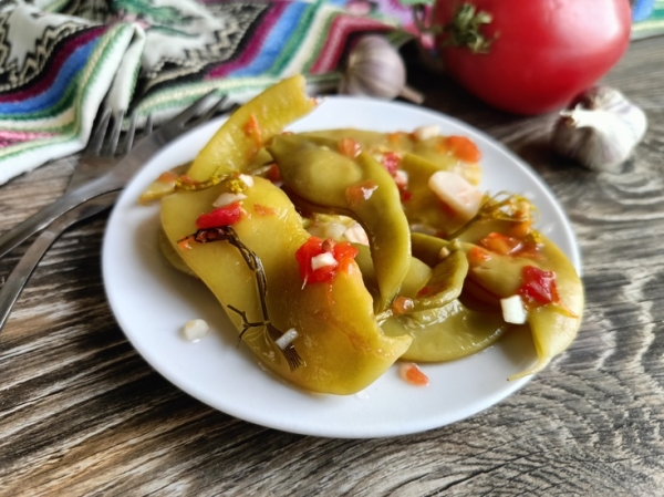 Турша (квашеная спаржевая фасоль) Турша (квашеная спаржевая фасоль)