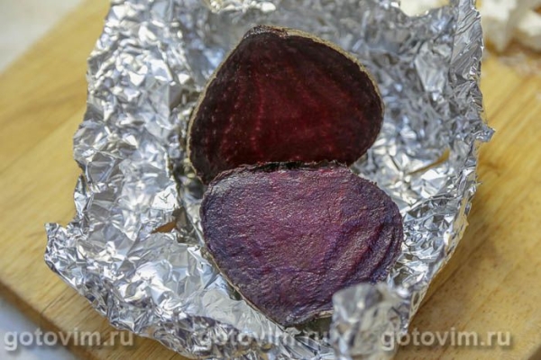 Салат из чёрной чечевицы со свеклой и сыром фета Салат из чёрной чечевицы со свеклой и сыром фета