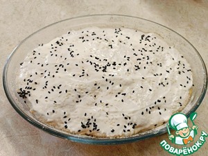 Дрожжевой пирог с капустой и сосисками