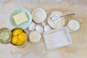 Торт с консервированными персиками и взбитыми сливками Торт с консервированными персиками и взбитыми сливками