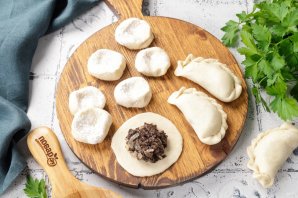 Вареники с грибами Вареники с грибами