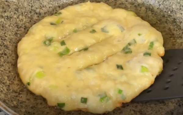 Как сделать простые и вкусные лепешки на кефире. Бабушка научила готовить только так Как сделать простые и вкусные лепешки на кефире. Бабушка научила готовить только так