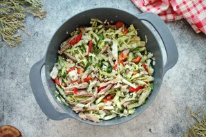 Салат с говяжьим языком и курицей Салат с говяжьим языком и курицей