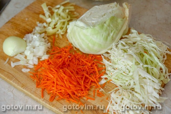 Мясные щи с фасолью, квашеной и свежей капустой