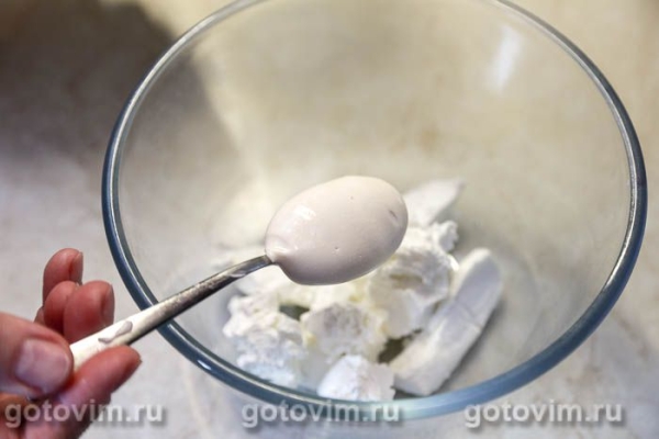 Соус из феты с перцем чили