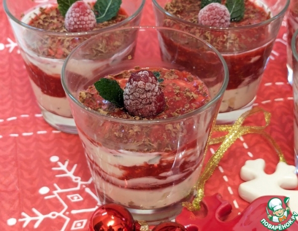 Десерт с творогом, маскарпоне и малиновым соусом Десерт с творогом, маскарпоне и малиновым соусом