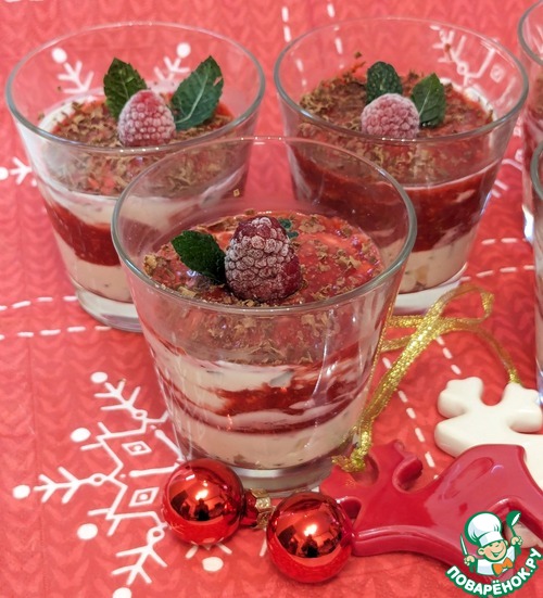 Десерт с творогом, маскарпоне и малиновым соусом Десерт с творогом, маскарпоне и малиновым соусом