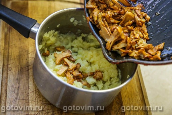 Картофельное пюре с лисичками (толчанка) Картофельное пюре с лисичками (толчанка)