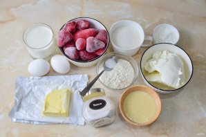 Торт молочная девочка с клубникой