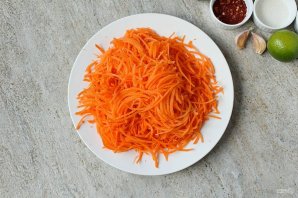 Постный салат из моркови