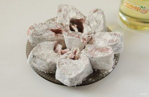 Горбуша в сметане на сковороде Горбуша в сметане на сковороде