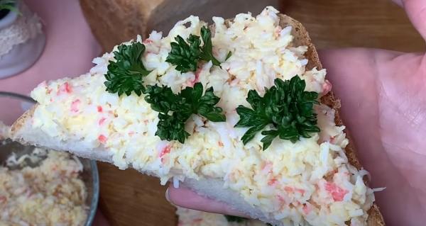 Всего 4 ингредиента. Вкуснейшая намазка с крабовыми палочками Всего 4 ингредиента. Вкуснейшая намазка с крабовыми палочками