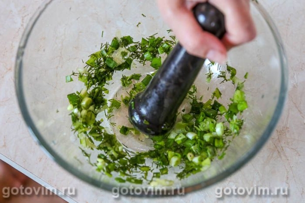 Окрошка на квасе с колбасой 