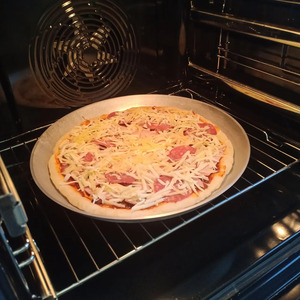 Пицца с луком и сыром Пицца с луком и сыром