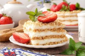 Торт из песочной крошки со сметанным кремом Торт из песочной крошки со сметанным кремом