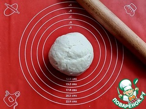 Домашний хот-дог с томатно-чесночным соусом