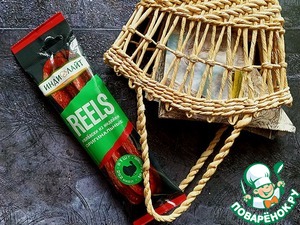 Домашний хот-дог с томатно-чесночным соусом