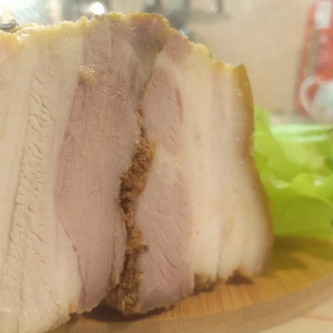 Домашняя грудинка, запеченная в фольге Домашняя грудинка, запеченная в фольге