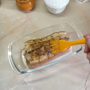 Домашняя грудинка, запеченная в фольге Домашняя грудинка, запеченная в фольге