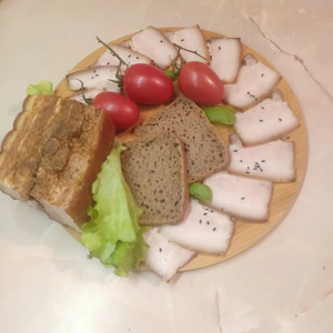 Домашняя грудинка, запеченная в фольге Домашняя грудинка, запеченная в фольге