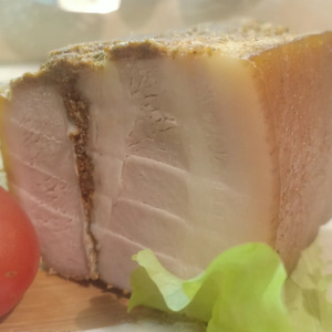 Домашняя грудинка, запеченная в фольге Домашняя грудинка, запеченная в фольге