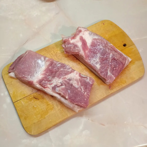 Домашняя грудинка, запеченная в фольге Домашняя грудинка, запеченная в фольге