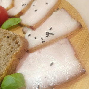 Домашняя грудинка, запеченная в фольге Домашняя грудинка, запеченная в фольге