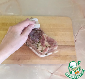 Домашняя грудинка, запеченная в фольге Домашняя грудинка, запеченная в фольге