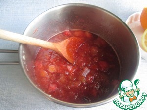 Джем из ревеня, клубники и изюма Джем из ревеня, клубники и изюма