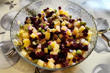 Винегрет с солеными груздями и свежим горошком Винегрет с солеными груздями и свежим горошком