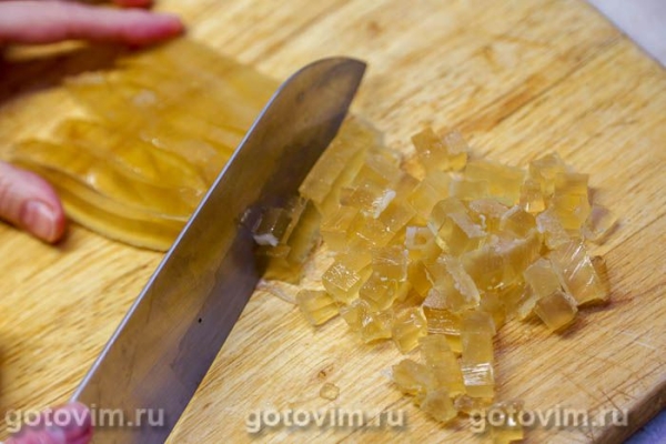 Салат &laquo;Оливье&raquo; с ланспиком, цыпленком и креветками по старинному рецепту