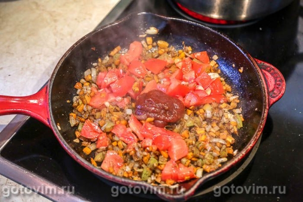 Мясной суп с говядиной, чечевицей и фасолью Мясной суп с говядиной, чечевицей и фасолью