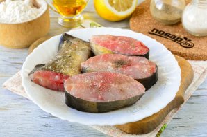 Сом жареный на сковороде