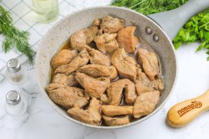 Свиная лопатка на сковороде Свиная лопатка на сковороде