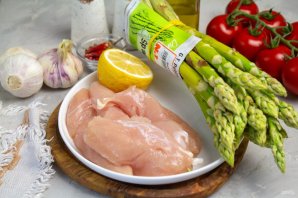 Куриные грудки со спаржей под голландским соусом Куриные грудки со спаржей под голландским соусом